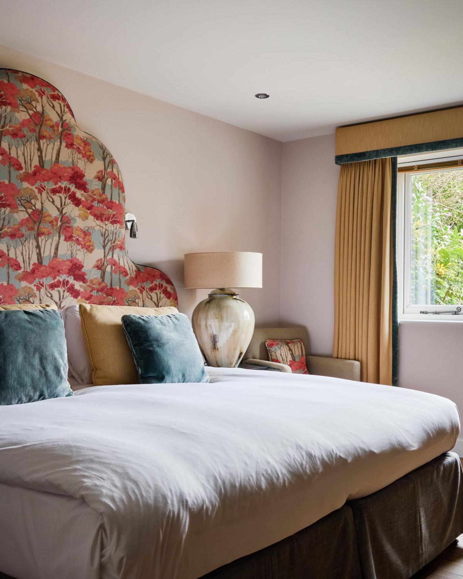 Hotel The Harcourt Arms à Stanton Harcourt Chambre photo A bedroom at The Old parsonage