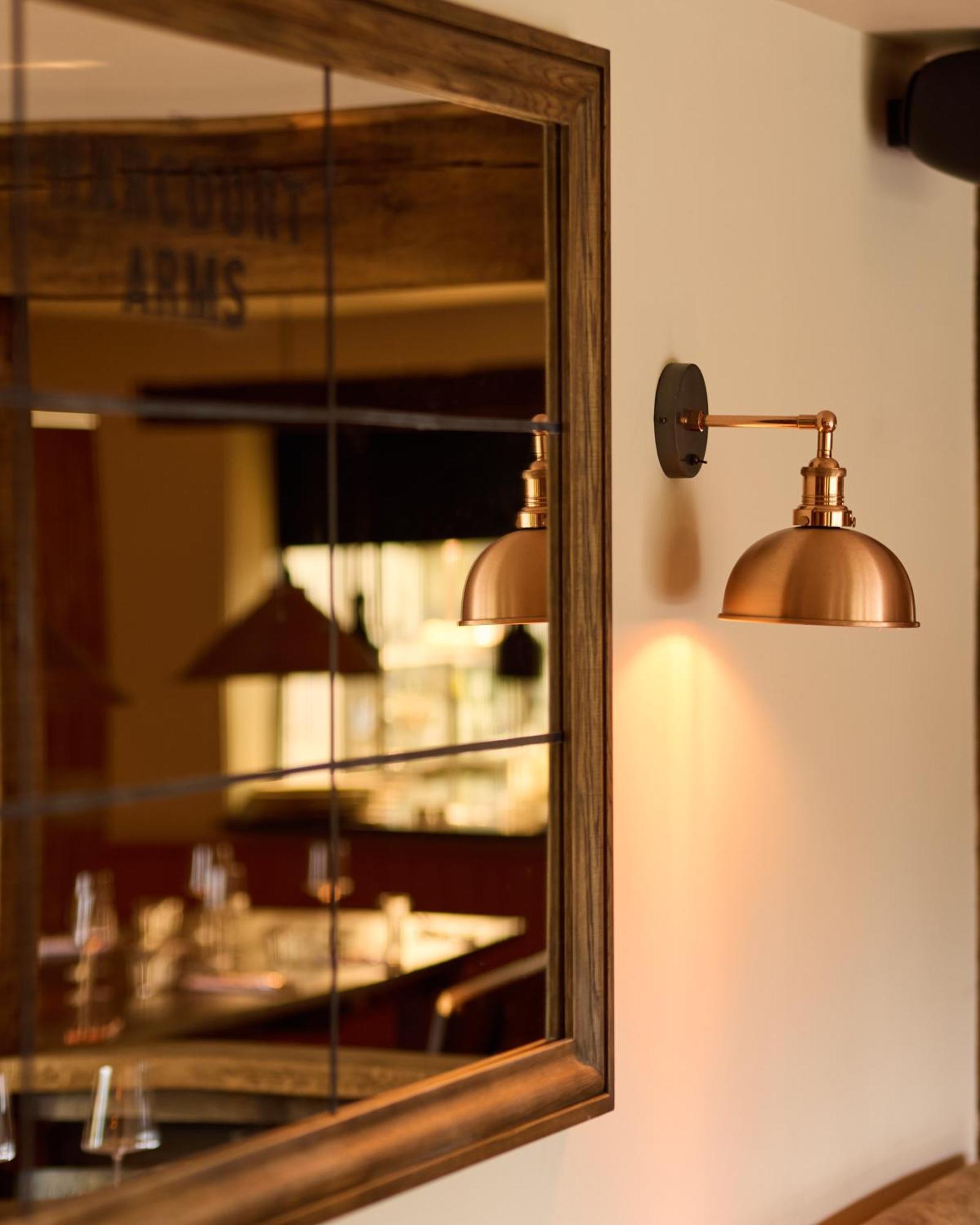 Hotel The Harcourt Arms à Stanton Harcourt Extérieur photo A wall light